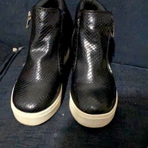 Black leather Steven madden boots size 3